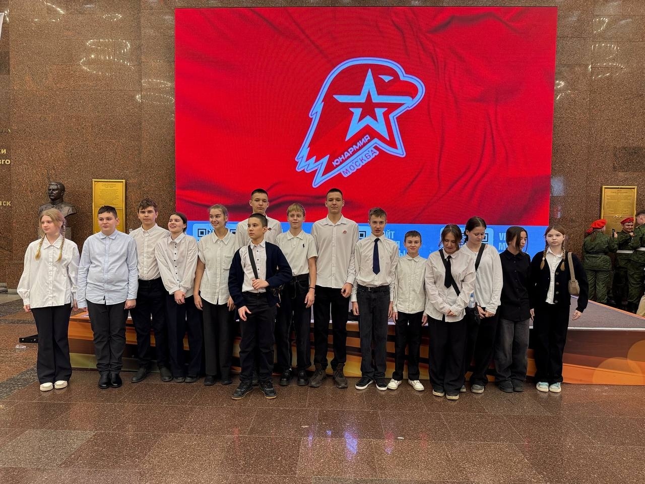 Анна Ежкова рассказала о походе учеников в Музей Победы на Поклонной горе. Фото: страница учреждения в социальных сетях