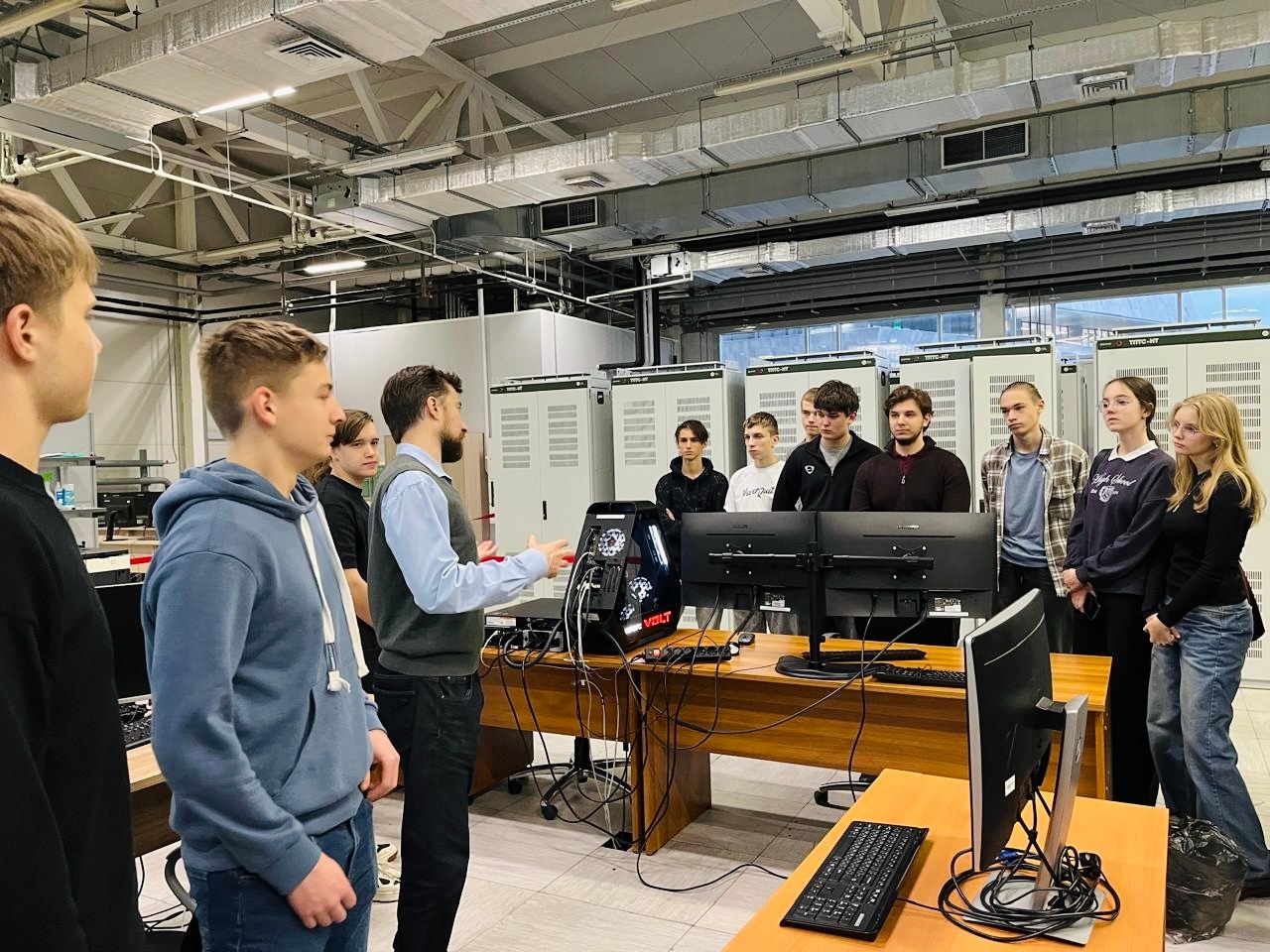 Ученики школы №548 «Царицыно» посетили ВНИИАЭС. Фото: страница школы №548 «Царицыно» в социальных сетях