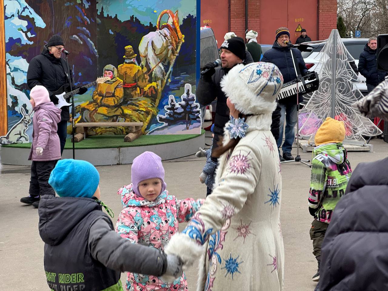 Аппарат Совета депутатов ОБС провел новогодние гулянья — фото- и видеорепортаж. Фото: Анастасия Сёмина, «Вечерняя Москва»