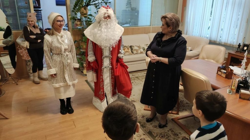 Наталия Дмитриева приняла участие в новогодней акции. Фото: страница Наталии Дмитриевой в социальных сетях