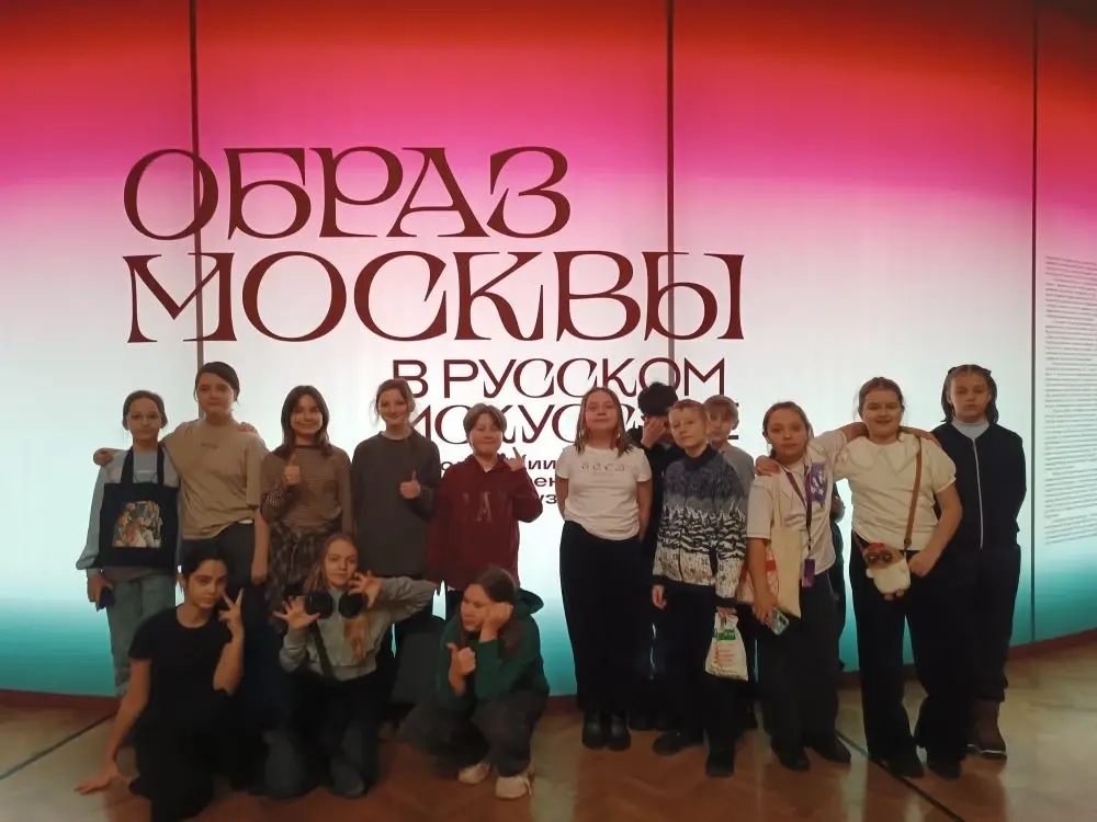 Андрей Мордовин рассказал о посещении школьников экскурсии в сердце Москвы — ВДНХ. Фото: страница учреждения в социальных сетях