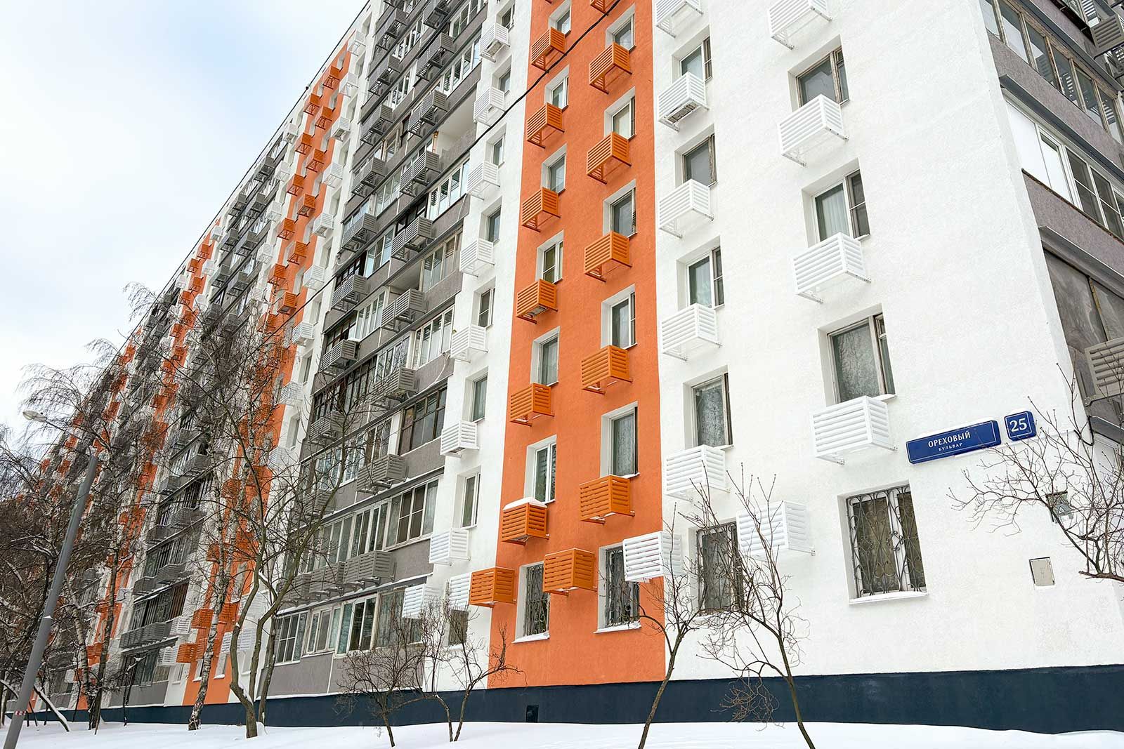 Работы по замене фасадов жилых домов провели в Орехове-Борисове Северном. Фото: Фонд капитального ремонта многоквартирных домов города Москвы